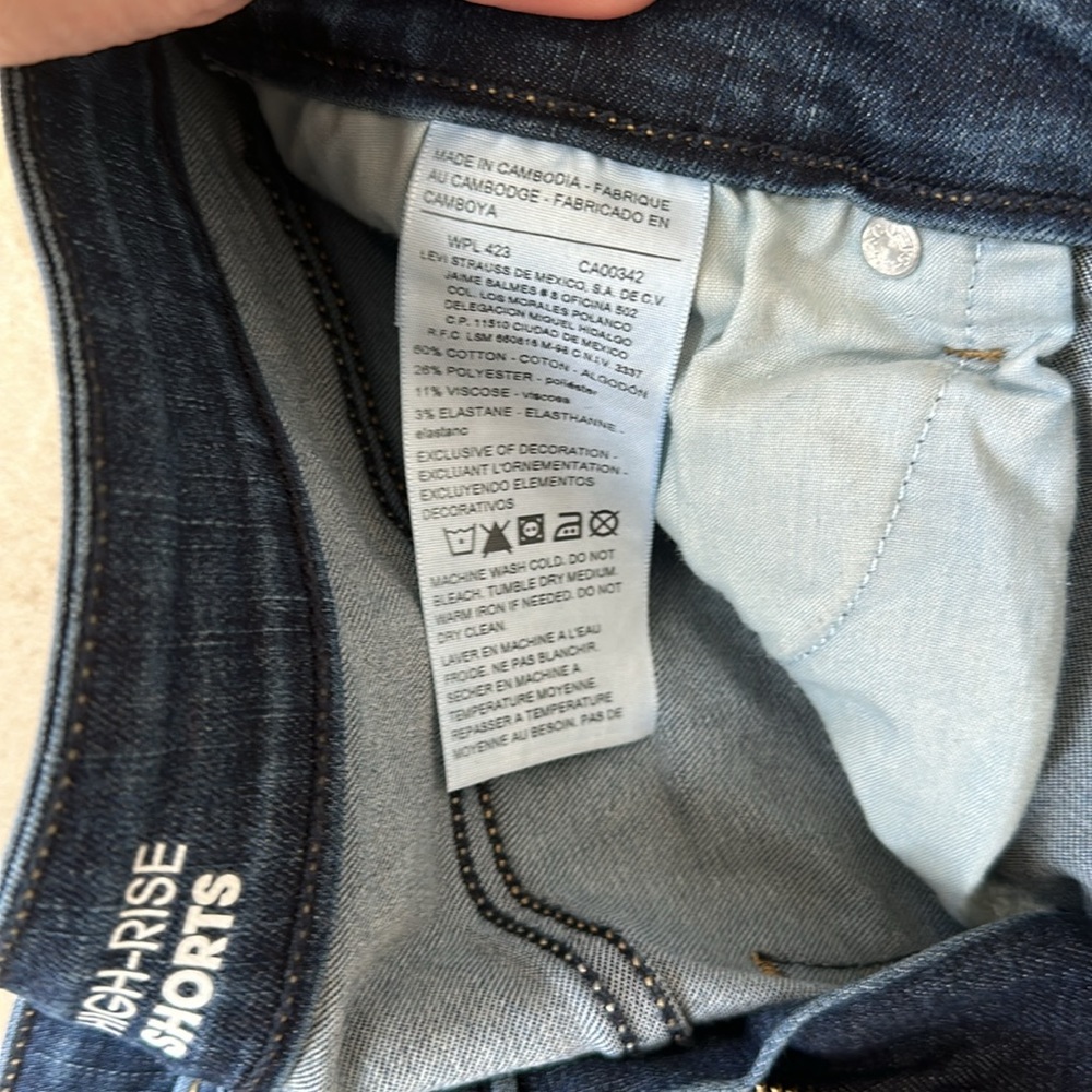 Levi’s - Picture 3 of 4